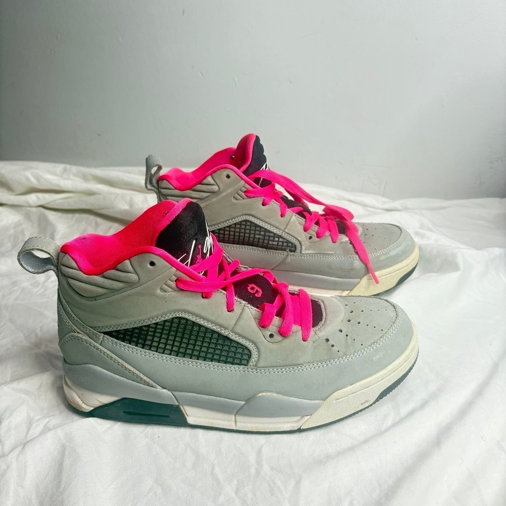 Nike Air Jordan Flight 9.5 GG in Wolf Grey with Hyper Pink laces size 6 youth